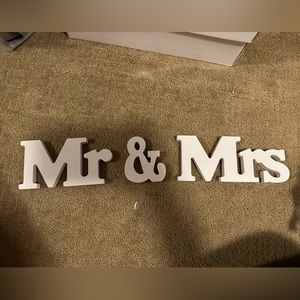 Mr & mrs sign